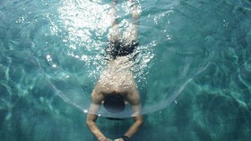 Menimbang Efektivitas Berenang untuk Menurunkan Berat Badan