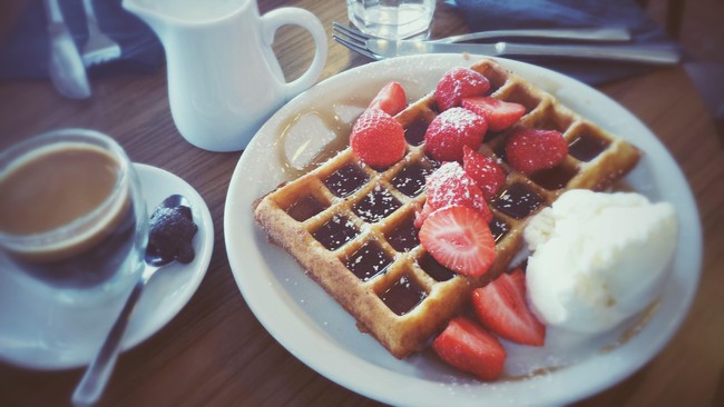 Kamu suka waffle? Pelajari yuk beberapa fakta unik mengenai waffle yang enak itu.