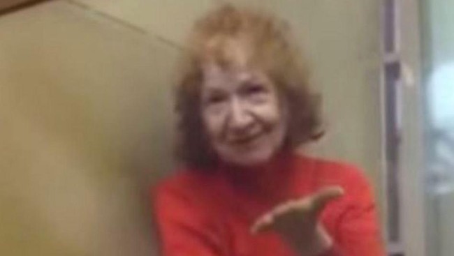 Seorang nenek di St. Peterburg diduga telah membunuh dan memakan sebagian daging 11 orang korbannya. Dia terekam CCTV tengah membuang potongan tubuh korban.