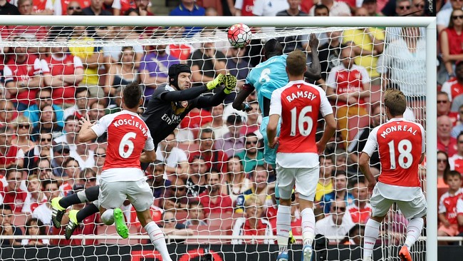 Manajer Arsenal, Arsene Wenger, enggan menyalahkan kiper Petr Cech yang dua kali melakukan blunder saat The Gunners dikalahkan West Ham United 0-2.