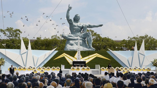 Kota Nagasaki dan Hiroshima dijatuhi bom nuklir yang menewaskan ratusan ribu orang pada Perang Dunia II 70 tahun lalu.
