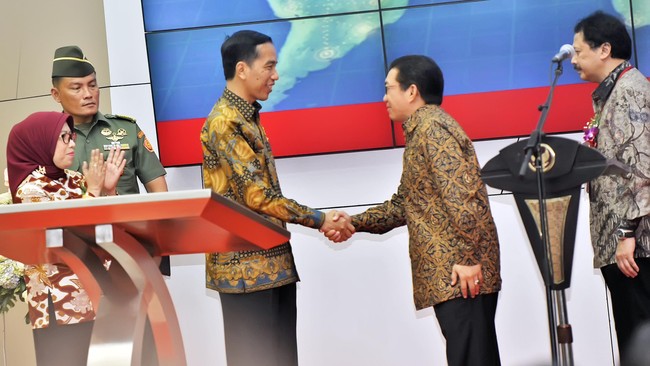 Tuntutan ini disuarakan Asosiasi Emiten Indonesia (AEI) di tengah kesibukan pemerintah merancang dan merumuskan paket kebijakan penyelamatan ekonomi nasional.