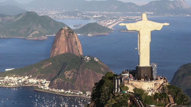 Rio de Janeiro, Brasil, akan menjadi tuan rumah Olimpiade pada 2016. Miss Grand Brasil 2015, Paula Gomes, mempromosikan wisata negaranya di Doala, Kamerun.