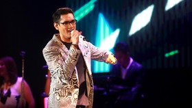 Berdansa Riang bersama Afgan di Konser 'Sides'