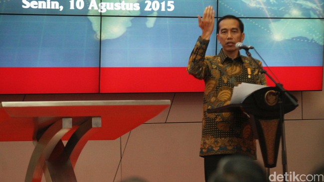 Presiden Joko Widodo akan memutuskan untuk menggunakan atau tidak menggunakan opsi penerbitan perppu dalam persoalan pilkada pada esok hari.
