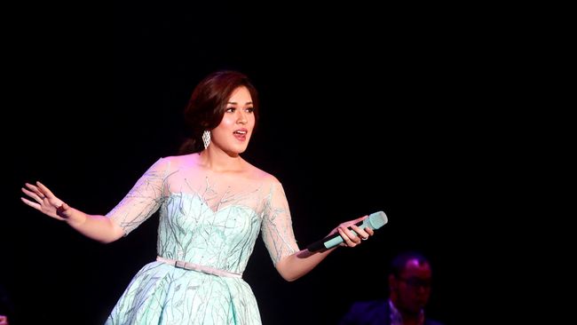 Netizen tampaknya ingin memberikan kado untuk Kepala Pusat Data Informasi dan Humas BNPB Sutopo Purwo Nugroho berupa mempertemukannya dengan Raisa.
