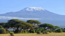 Nenek 85 Tahun Berhasil Daki Gunung Kilimanjaro