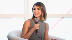 Jessica Alba Beri Cuti Melahirkan Karyawati Selama 16 Minggu