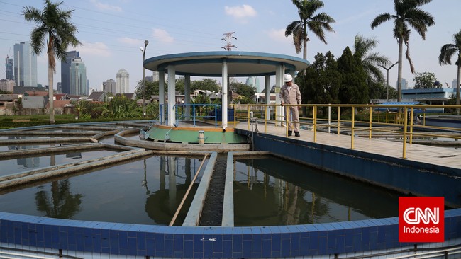 Pemerintah Provinsi DKI Jakarta diperkirakan harus membayar uang bagi hasil atau dividen swasta pengelola air setidaknya Rp8,3 triliun pada 2023 mendatang.