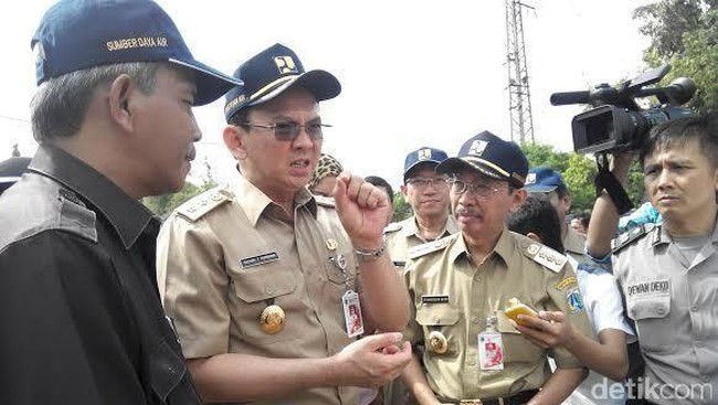 Menurut Sekretaris Komisi A DPRD DKI Syarif alasan tidak tegas terlalu subjektif untuk memecat seseorang. 