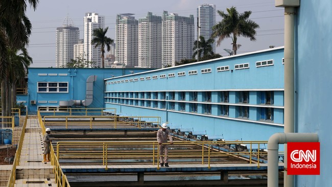 Direktur Utama PAM Jaya Arief Nasrudin meminta warga Jakarta menghentikan penggunaan air tanah apabila rumah mereka sudah tersambung jaringan pipa air bersih.