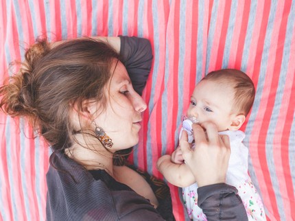 Cerita di Balik Bayi yang Tidur Pulas dan Empengnya