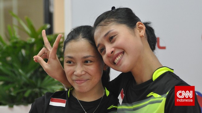 Untuk terakhir kalinya, Pia Zebadiah dan Rizky Amelia Pradipta berlaga bersama di ajang Kejuaraan Dunia Bulutangkis 2015 dan berhasil lolos ke babak kedua.