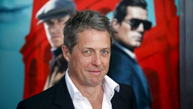 Mobil Dibobol, Hugh Grant Minta Naskah Film Dikembalikan