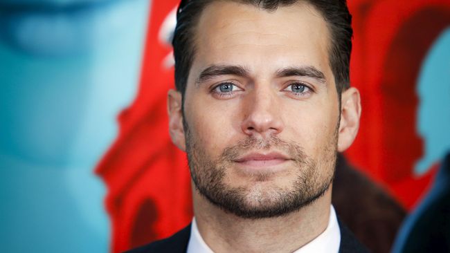 Henry Cavill mengaku kesal terhadap penggemar yang bersikap tidak sopan terhadap Tara King, kekasihnya yang berusia 19 tahun.