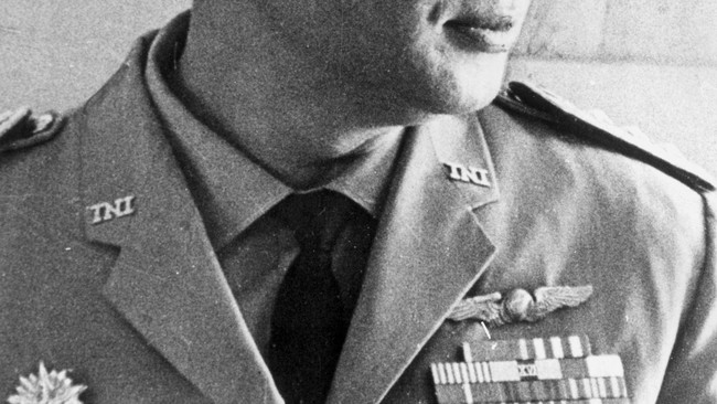 Penobatan gelar pahlawan terhadap Soeharto dianggap kurang utuh lantaran pemerintah dalam hal ini terkesan menapikan mantan penguasa Orde Baru itu.