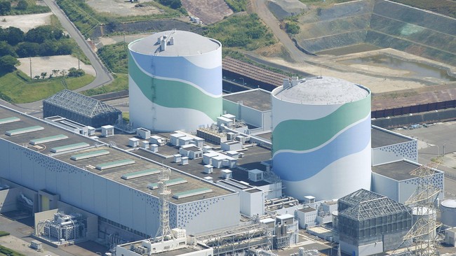 Jepang kembali mengaktifkan reaktor nuklir, untuk pertama kali dalam dua tahun. Sementara itu, banyak yang tetap menentang keputusan ini.