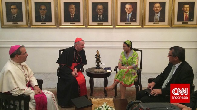 Bertemu dengan Menteri Luar Negeri RI Retno Marsudi, Parolin mengaku ingin mempererat hubungan bilateral Indonesia-Vatikan