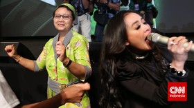 Bahas Diaspora, Menlu Retno Dangdutan di Tengah 1.000 TKI