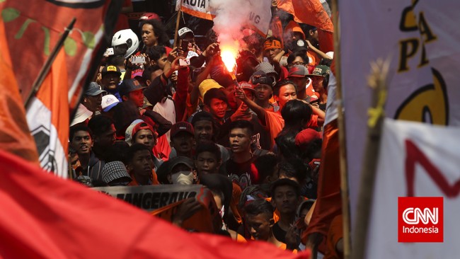 Sejumlah keributan yang terjadi dalam gelaran final Piala Presiden diklaim Ketua The Jakmania bukan disebabkan oleh kicauan Febrianto di media sosial.