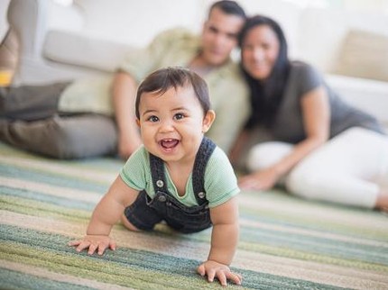 8 Fase Perkembangan Bayi Usia 6 Bulan dan Cara Stimulasinya, Simak Bun!