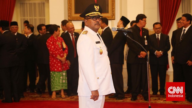 Maqdir Ismail, pengacara Komisaris PT Bali Pasific Pratama Tubagus Chaeri Wardana alias Wawan menyebutkan kliennya pernah serahkan duit ke Gubernur Rano Karno.