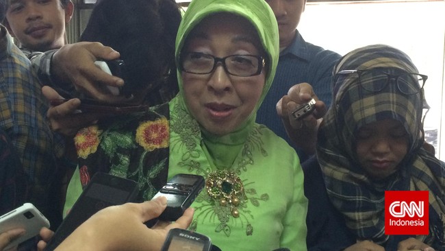 "Suami saya sudah tahu apa yang harus dikerjakan, jadi sama sekali tidak ada masalah pindah kerja," kata Ratna Djalil.