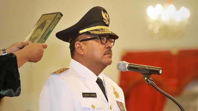 Gubernur Banten Rano Karno dipanggil penyidik KPK untuk bersaksi dalam penyidikan kasus korupsi pembentukan Bank Banten, Kamis pekan ini.