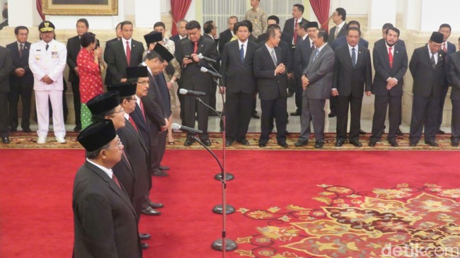 Terdapat enam nama baru yang menduduki pos menteri baru. Satu di antaranya, Sofyan Djalil, merupakan pembantu lama Presiden. Namun posisinya dirotasi.