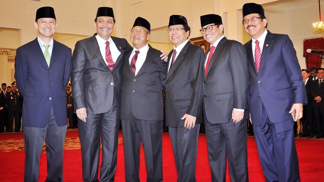 "Nanti akan ada reshuffle berikutnya. Tim ekonomi baru diharapkan lebih berhati-hati dan cerdik," kata politikus PDI Perjuangan Hendrawan Supratikno.
