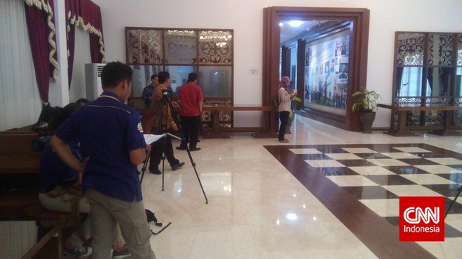 Menurut staff Bappenas, Sofyan Djalil akan melakukan sertijab di Kementerian Perekonomian terlebih dahulu sebelum serah terima di Bappenas.