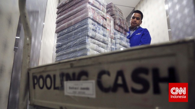 Sebelumnya posisi cadangan devisa Indonesia akhir September 2015 tercatat sebesar US$101,7 miliar, turun US$ 4,4 miliar dibanding Agustus 2015.