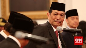 Luhut Sebut Kemunculan Simbol Palu Arit Bukan Hal Aneh