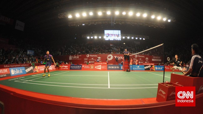 Lin Dan memastikan diri lolos ke babak perempat final Kejuaraan Dunia Bulutangkis 2015, mengalahkan Hans Kristian Vittinghus dengan sangat mudah.