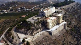 Hotel 'Hantu' yang Tak Pernah Kedatangan Tamu Selama 61 Tahun