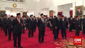 Jokowi Anugerahkan Tanda Kehormatan ke 46 Tokoh Nasional