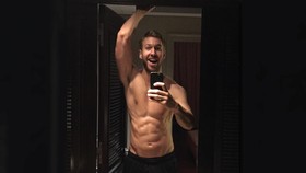 Pharrell Williams Dukung Calvin Harris Bernyanyi