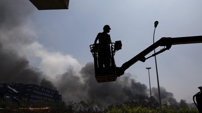 Ledakan di kota Tianjin terjadi di sebuah peti kemas yang membawa bahan-bahan kimia berbahaya.