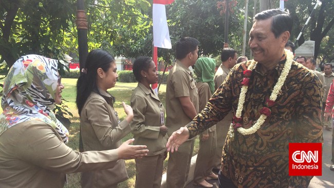 Sebagai Menko Polhukam, Luhut meminta para menteri yang berada di bawah koordinasinya tidak asal bicara kepada publik, terlebih terkait persoalan abu-abu.