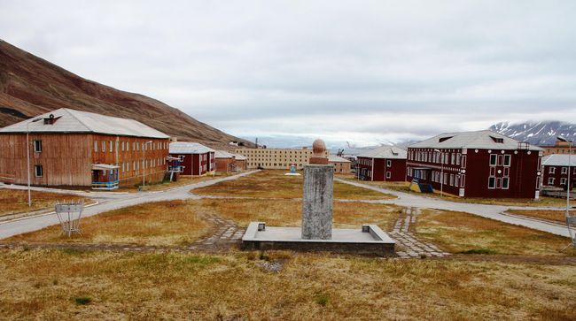 Kuil Dewa Odin dan Thor 1.200 Tahun Ditemukan di Norwegia Sisa-sisa kuil pagan berusia 1.200 tahun untuk dewa Nordik Kuno seperti Thor dan Odin ditemukan di Norwegia.