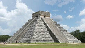 Piramida Kuno Suku Maya Terancam Roboh