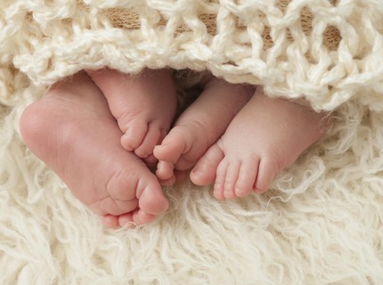 Bayi Ini Langsung Berhenti Menangis Saat Dekat Saudara Kembarnya