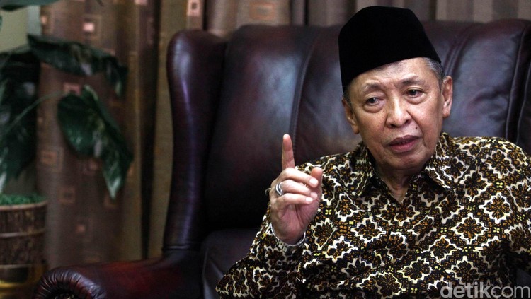 Mantan Wapres Hamzah Haz Mantan Wakil presiden Hamzah Haz saat berbincang bersama detikcom dikediamannya, Jakarta, Kamis (13/08/2015). Grandyos Zafna/detikcom