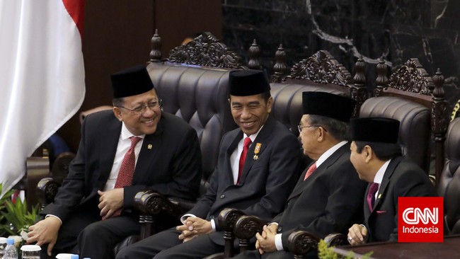 Sidang dilanjutkan dengan rapat paripurna dan pembacaan nota keuangan pemerintah.