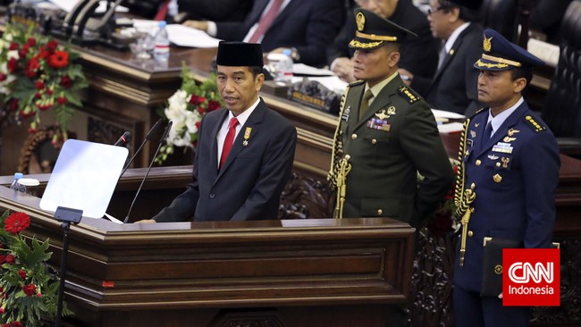 Penerimaan perpajakan tahun depan dipatok sebesar Rp 1.565,78 triliun di RAPBN 2016 atau meningkat 5 persen dari target tahun ini Rp 1.489,3 triliun.