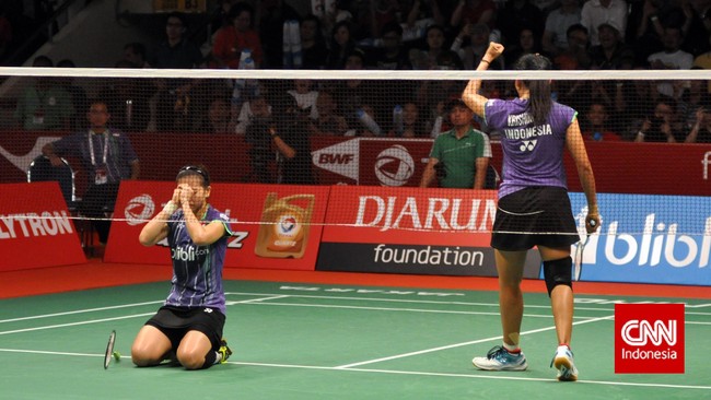 Pasangan pebulutangkis asal Indonesia, Greysia dan Nitya berhasil memastikan diri meraih medali setelah lolos ke babak semifinal Kejuaraan Dunia 2015.