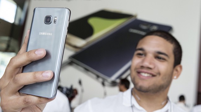 Samsung punya cara lain untuk membuat pengguna iPhone beralih memakai ponsel unggulan Samsung, yaitu dengan meminjamkan Galaxy Note 5 dan Galaxy S6 Edge Plus