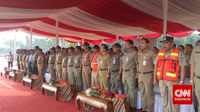 Selama ini para pekerja honorer itu banyak yang dibohongi oleh mandor seperti tak diberikan hak-hak dan fasilitas mereka. 