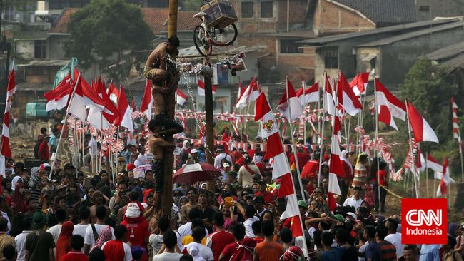 Sebanyak 118 batang pohon yang siap dipanjat pengunjung Ancol berhadiah total masing-masing Rp1, 5 juta.