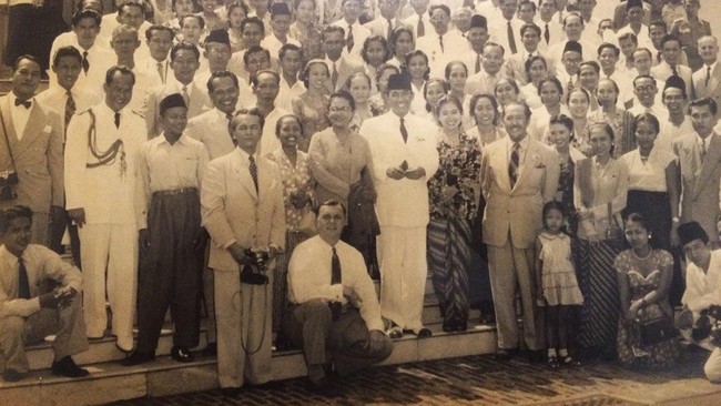 Hari-hari menjelang pembacaan Proklamasi Kemerdekaan Indonesia adalah hal yang genting. M Jusuf Rono tampil sebagai pengabar kemerdekaan Indonesia.